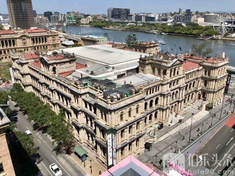 Treasury_Casino_Building_seen_from_217_George_Street_Brisbane-750x563-1.jpeg